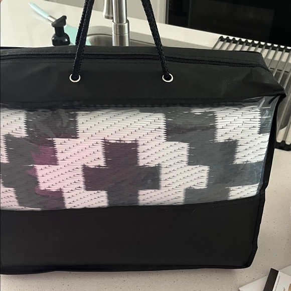 Outdoor rug. Brand new. - Picture 2 of 3